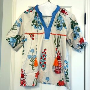 Cute floral print V-neck shirt with puff sleeves M